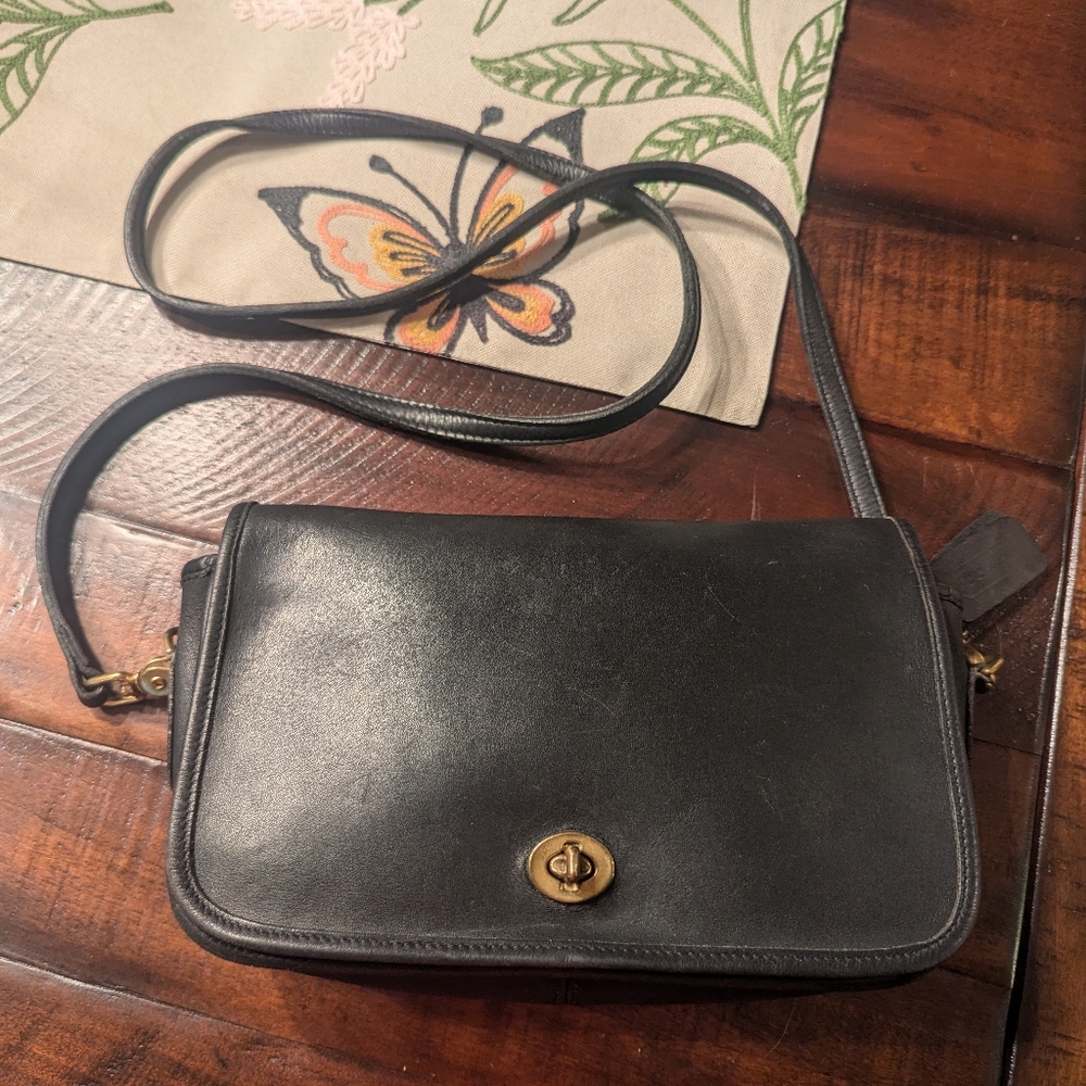 Vintage Coach Dinky bag
